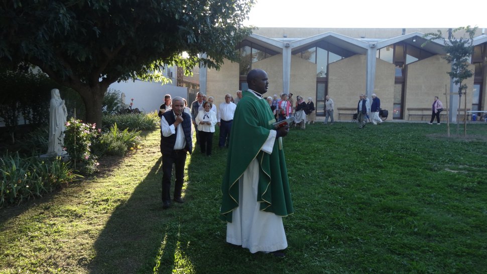02- La petite procession.